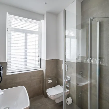 Strandvilla Glueckauf Апарт-отель Остзебад Бинц