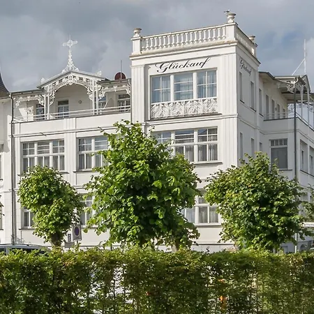 Strandvilla Glueckauf Апарт-отель Остзебад Бинц