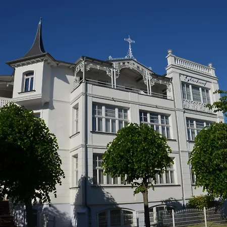 Апарт-отель Strandvilla Glueckauf Остзебад Бинц