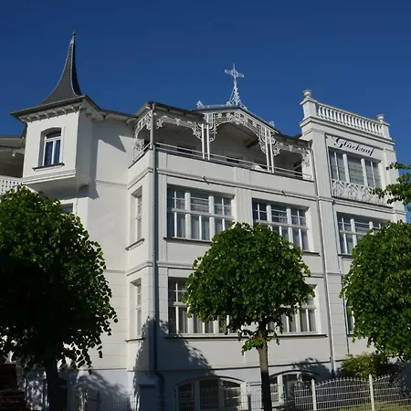 Strandvilla Glueckauf Aparthotel Binz